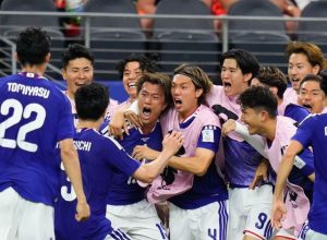 Gol do Japão contra a Holanda na Copa do Mundo  • Photo by Jose Breton/Pics Action/NurPhoto v...