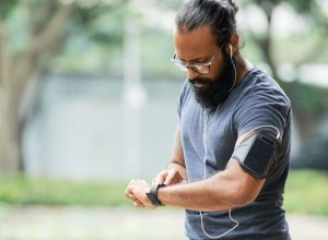 Segundo educador físico, menor frequência cardíaca no mesmo ritmo indica melhora na economia d...