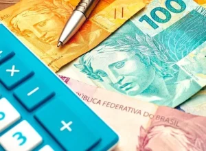 Juros sobem mais rápido do que caem para o consumidor brasileiro, aponta estudo