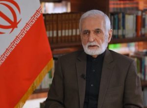 Kamal Kharazi, assessor de Política Externa do gabinete do líder supremo do Irã, dá entrevist...