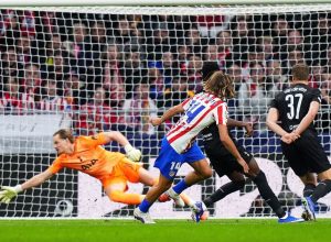 Antonín Kinsky foi substituído com 17 minutos de jogo após falhar duas vezes  • Photo by An...