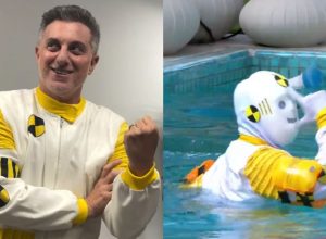 Luciano Huck entra na casa do BBB 26 vestido de Dummy  • Instagram/Luciano Huck