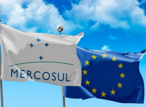 Bandeiras do Mercosul e da União Europeia  • Reprodução