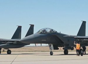 Modelo de jato F-15 dos EUA abatido pelo Irã  • DVIDS VIA REUTERS