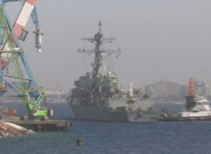 Um destróier militar dos EUA atraca no porto israelense de Eilat, segundo relatos da mídia isra...