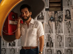 Wagner Moura em pôster do filme "O Agente Secreto", grande aposta brasileira no Oscar 2026  •...