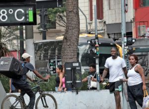 Onda de calor eleva temperaturas em oito estados brasileiros e exige cuidados