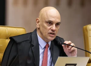 Pesquisa aponta Alexandre de Moraes como figura mais desgastada em crise no STF