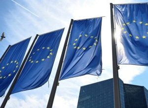 Bandeiras da União Europeia na sede do Banco Central Europeu  • 18/07/2024 - REUTERS/Jana Rod...