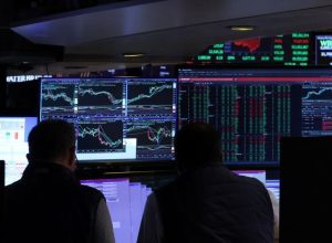 Operadores na bolsa de Nova York.  • 17/09/2025. REUTERS/Brendan McDermid/File Photo