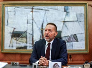 Membro do BCE Yannis Stournaras  • 11 de outubro de 2023. REUTERS/Louisa Gouliamaki/Foto de ar...