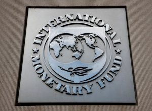 Logo do Fundo Monetário Internacional (FMI) em sua sede em Washington  • 24 de novembro de 20...