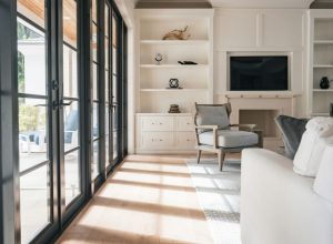 Decoração 2026: pintura, iluminação e textura são ideias simples para transformar a sala sem...