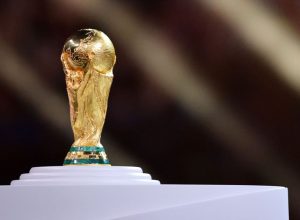 Troféu da Copa do Mundo, durante a premiação do Mundial de 2022, no Catar  • Stefan Matzke ...