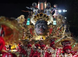 União de Maricá foi a sexta escola a cruzar a Sapucaí na segunda noite de desfiles da Série O...
