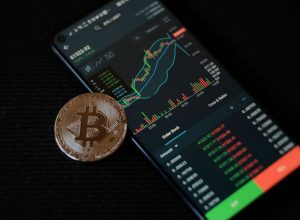 Bitcoin, cotação, criptomoeda  • Viktor Forgacs/Unsplash